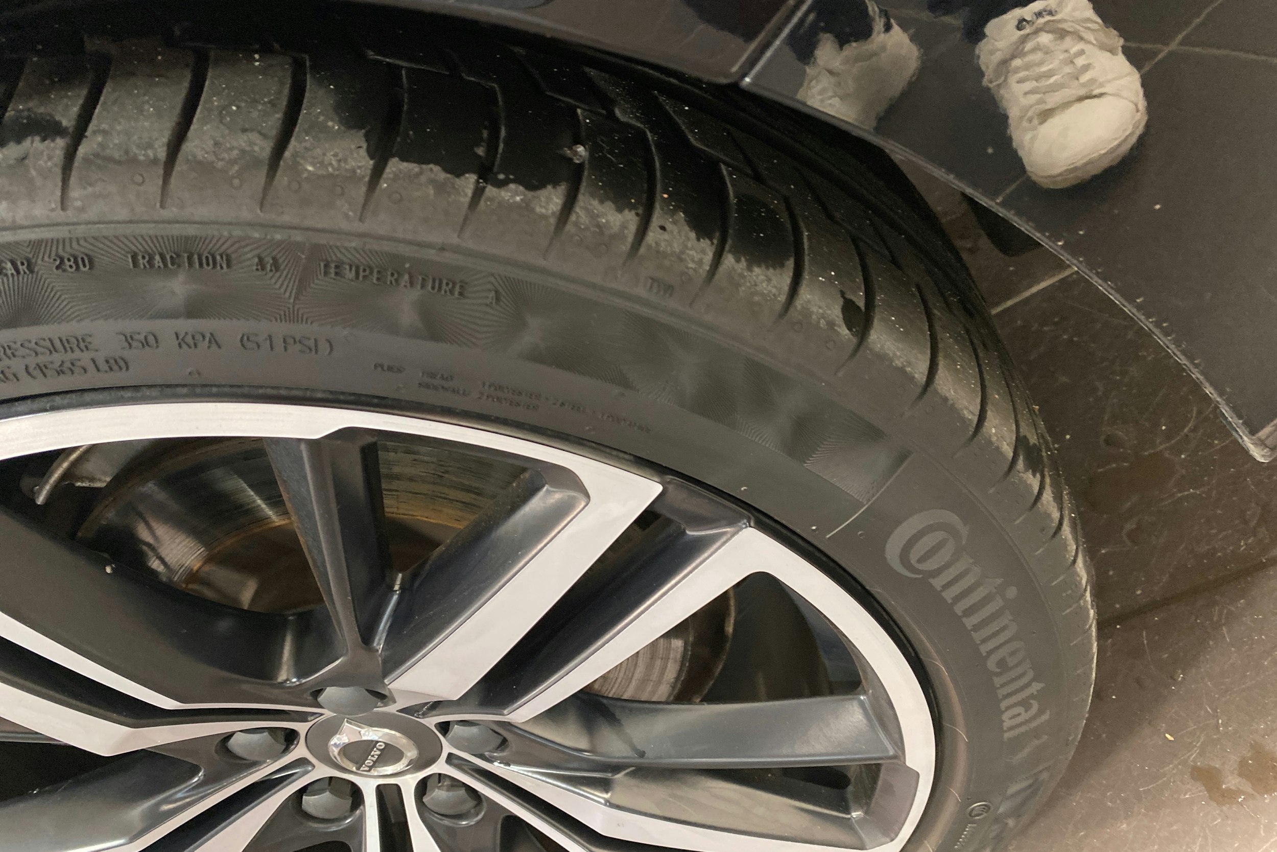 musta Volvo S60 2020 kuva 13.