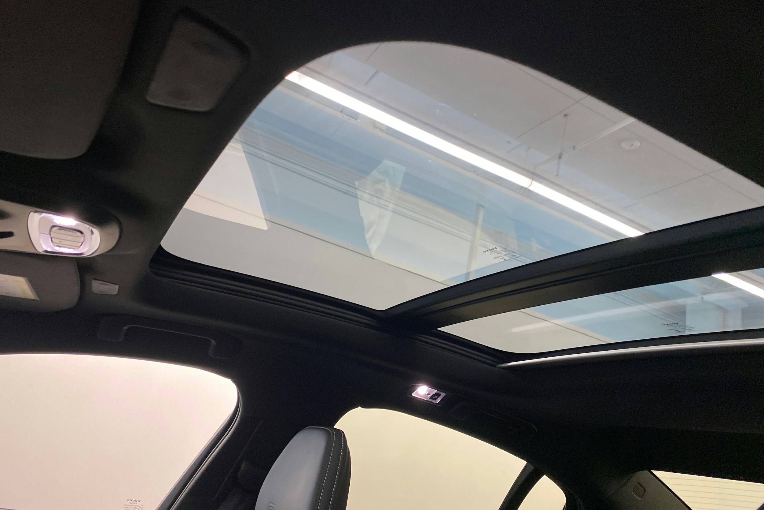 musta Volvo S60 2020 kuva 15.