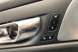 musta Volvo S60 2020 kuva 16.