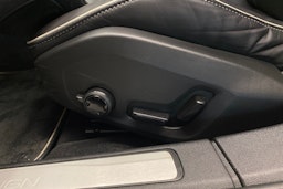 musta Volvo S60 2020 kuva 18.