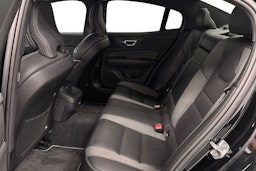 musta Volvo S60 2020 kuva 8.