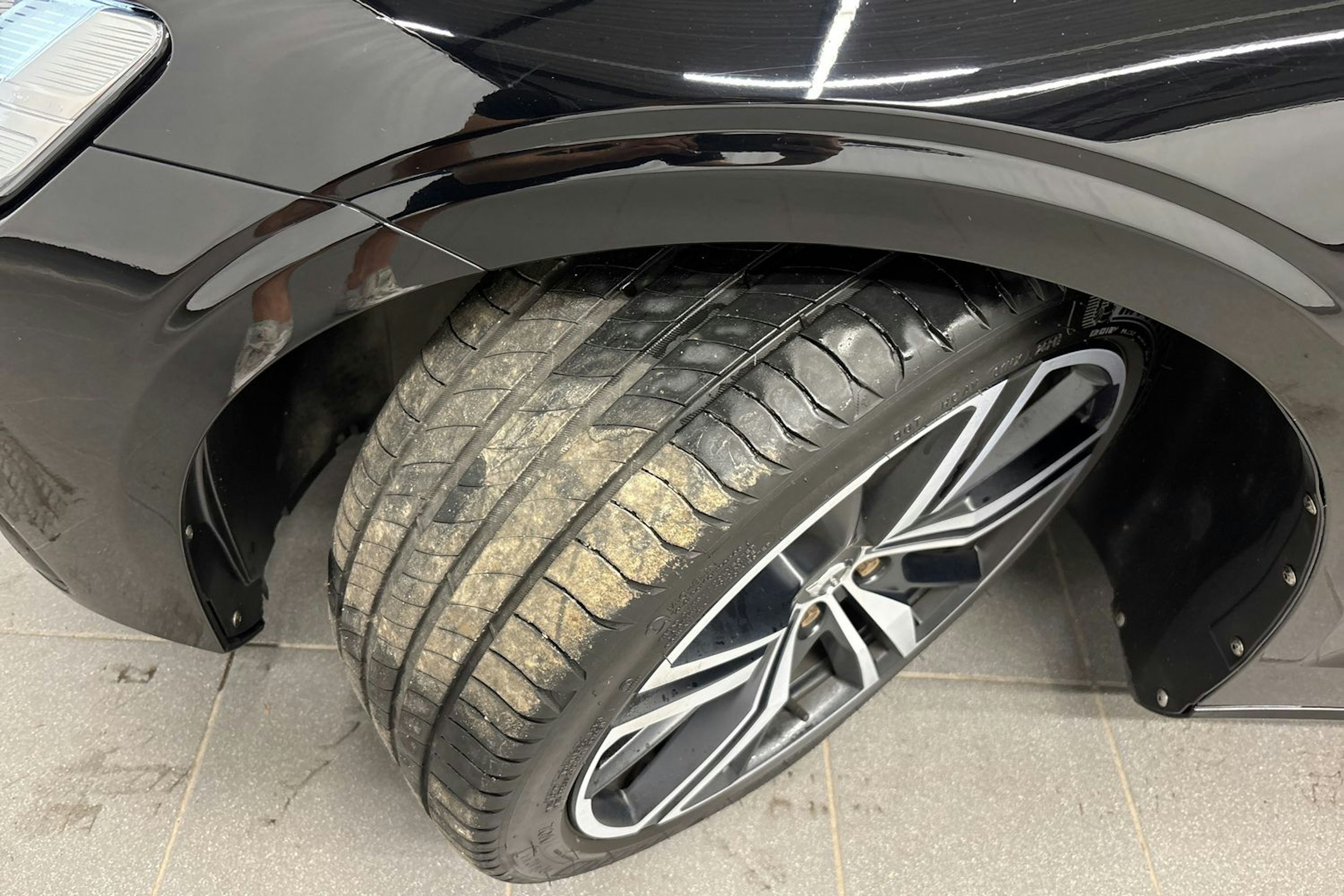 musta Volvo S60 2020 kuva 10.