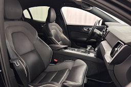 musta Volvo S60 2020 kuva 12.