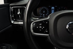 musta Volvo S60 2020 kuva 16.
