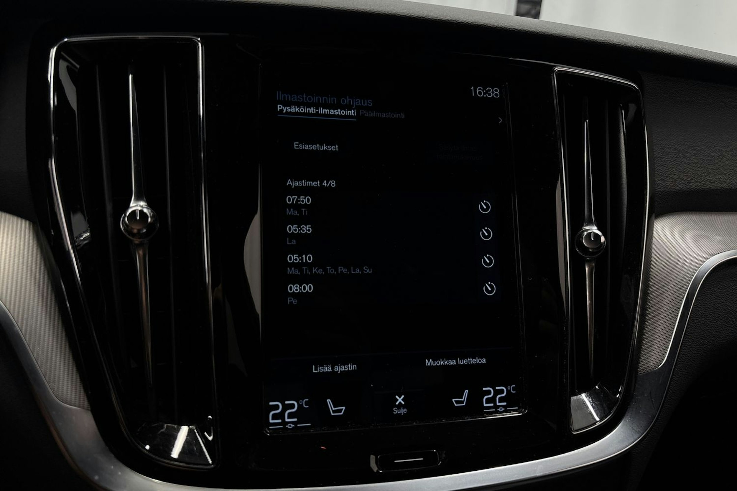 musta Volvo S60 2020 kuva 21.