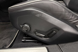 musta Volvo S60 2020 kuva 24.