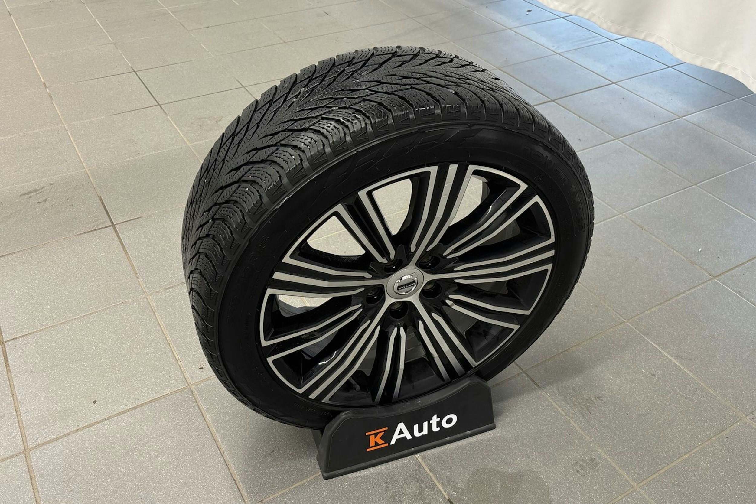 musta Volvo S60 2020 kuva 26.