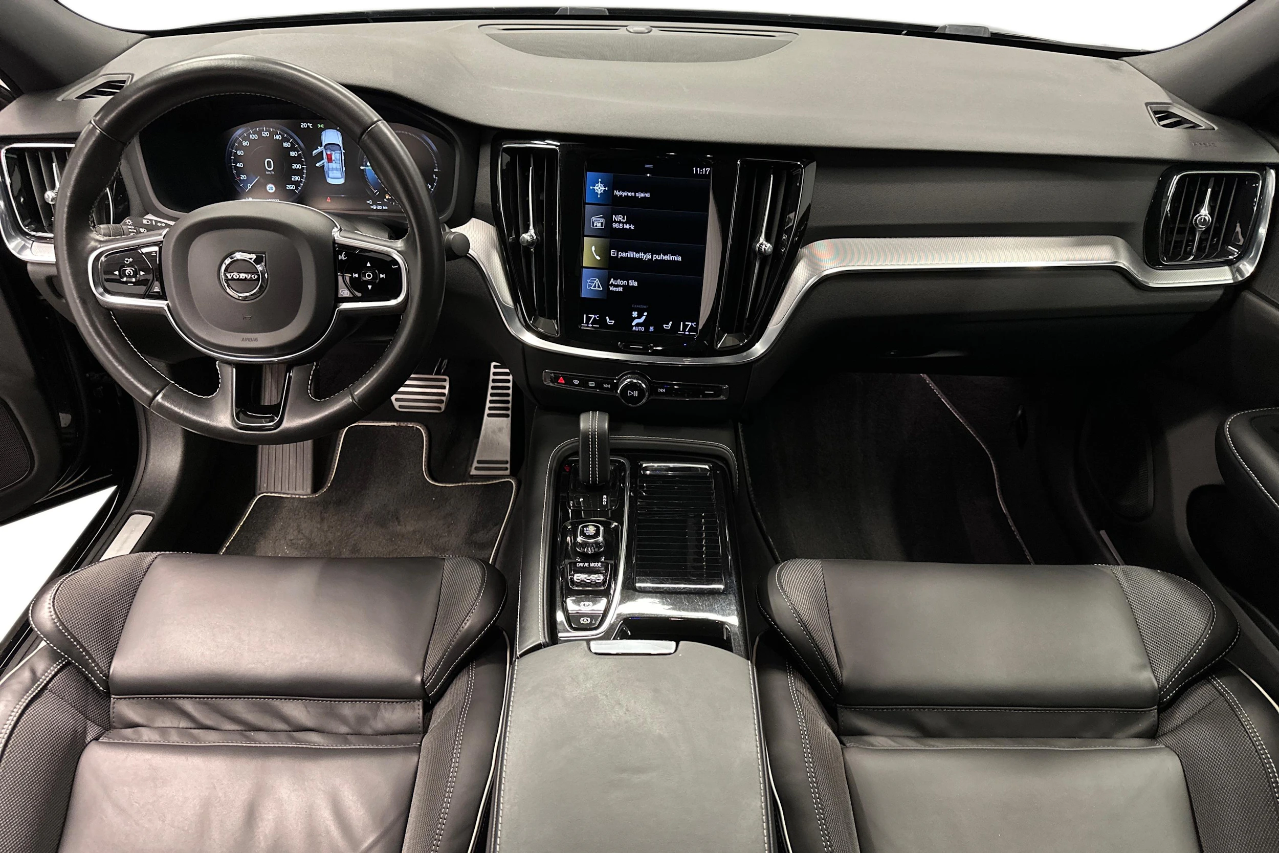 musta Volvo S60 2021 kuva 7.