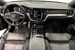 musta Volvo S60 2021 kuva 7.