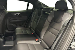 musta Volvo S60 2021 kuva 8.