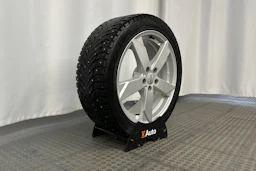 musta Volvo S60 2021 kuva 10.
