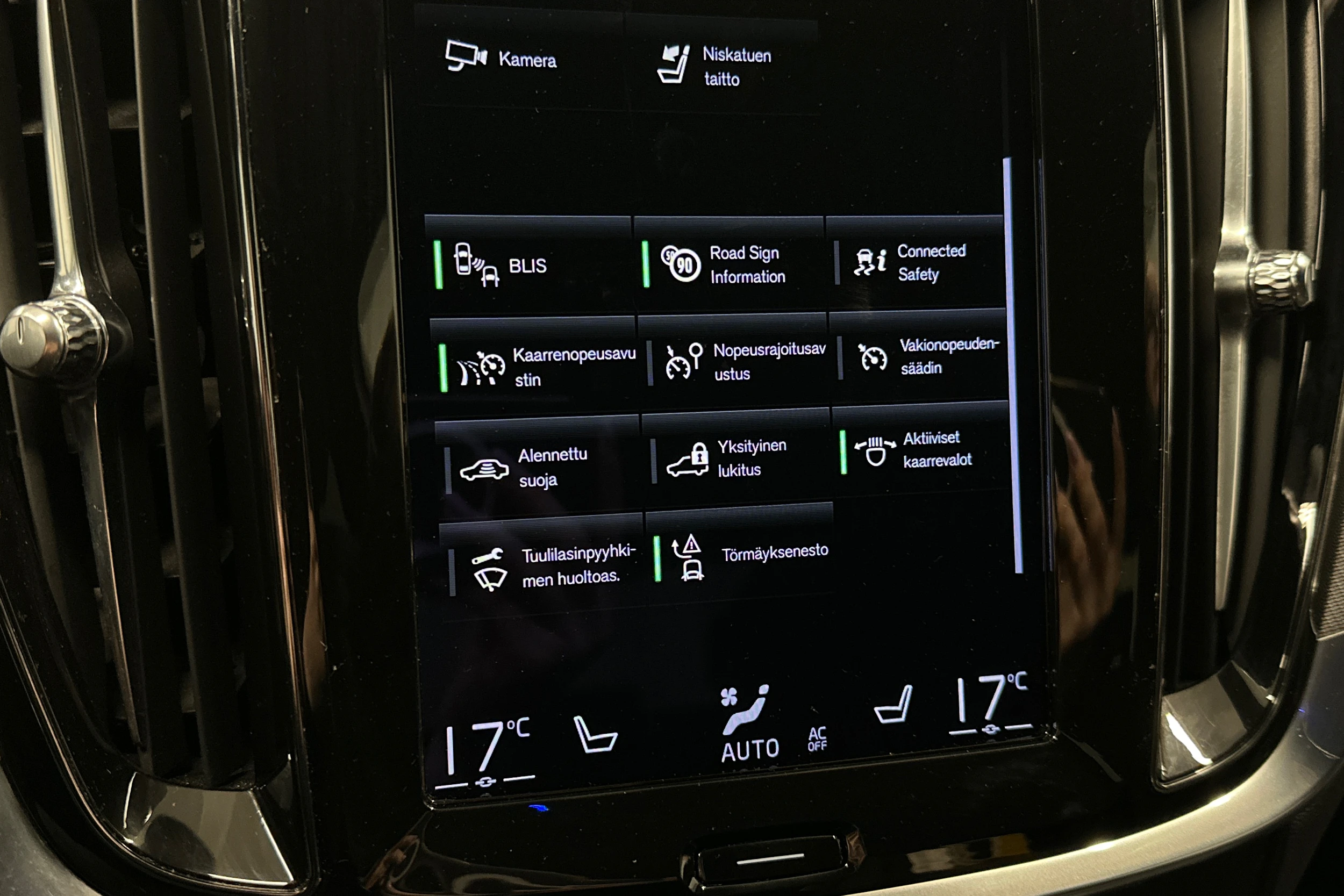 musta Volvo S60 2021 kuva 24.