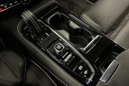 musta Volvo S60 2021 kuva 30.