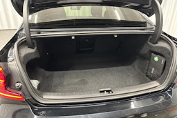 musta Volvo S60 2021 kuva 32.