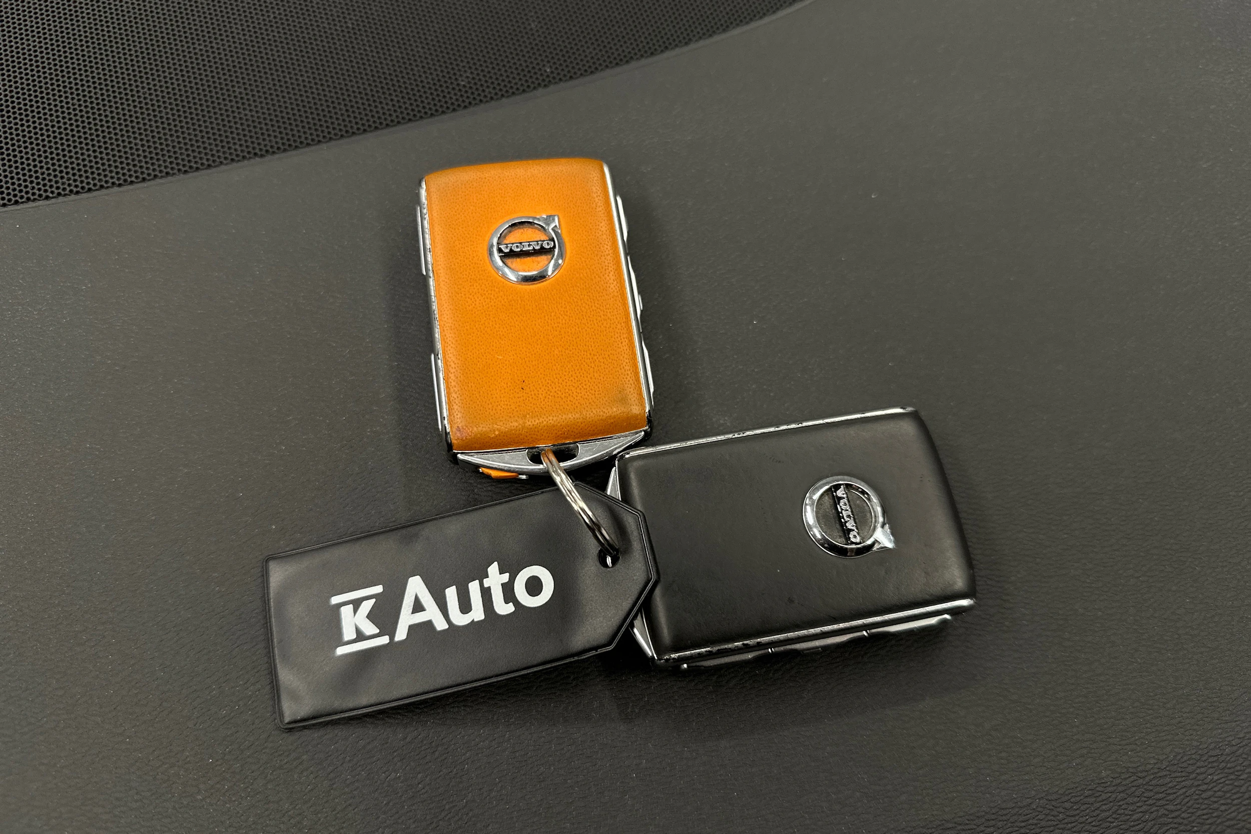 musta Volvo S60 2021 kuva 35.