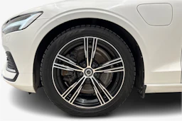 valkoinen Volvo S60 2020 kuva 12.