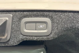 valkoinen Volvo S60 2020 kuva 17.