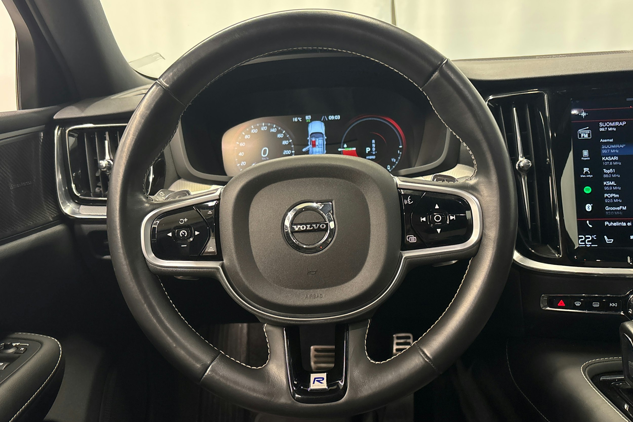 harmaa Volvo S60 2020 kuva 16.