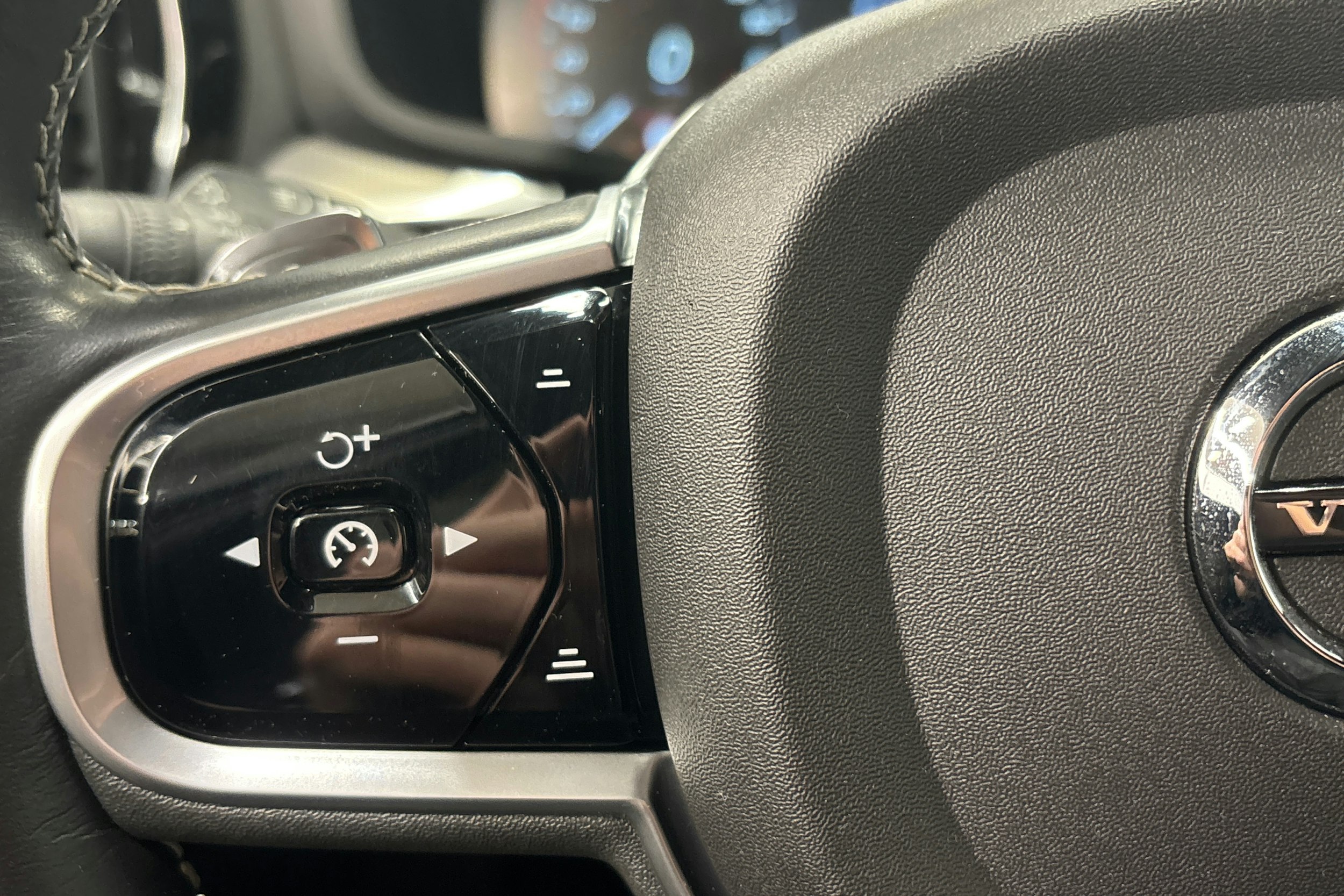 harmaa Volvo S60 2020 kuva 17.