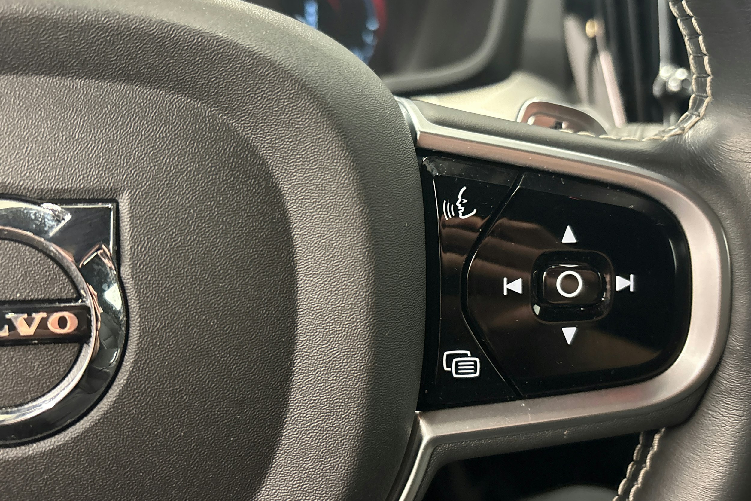 harmaa Volvo S60 2020 kuva 18.