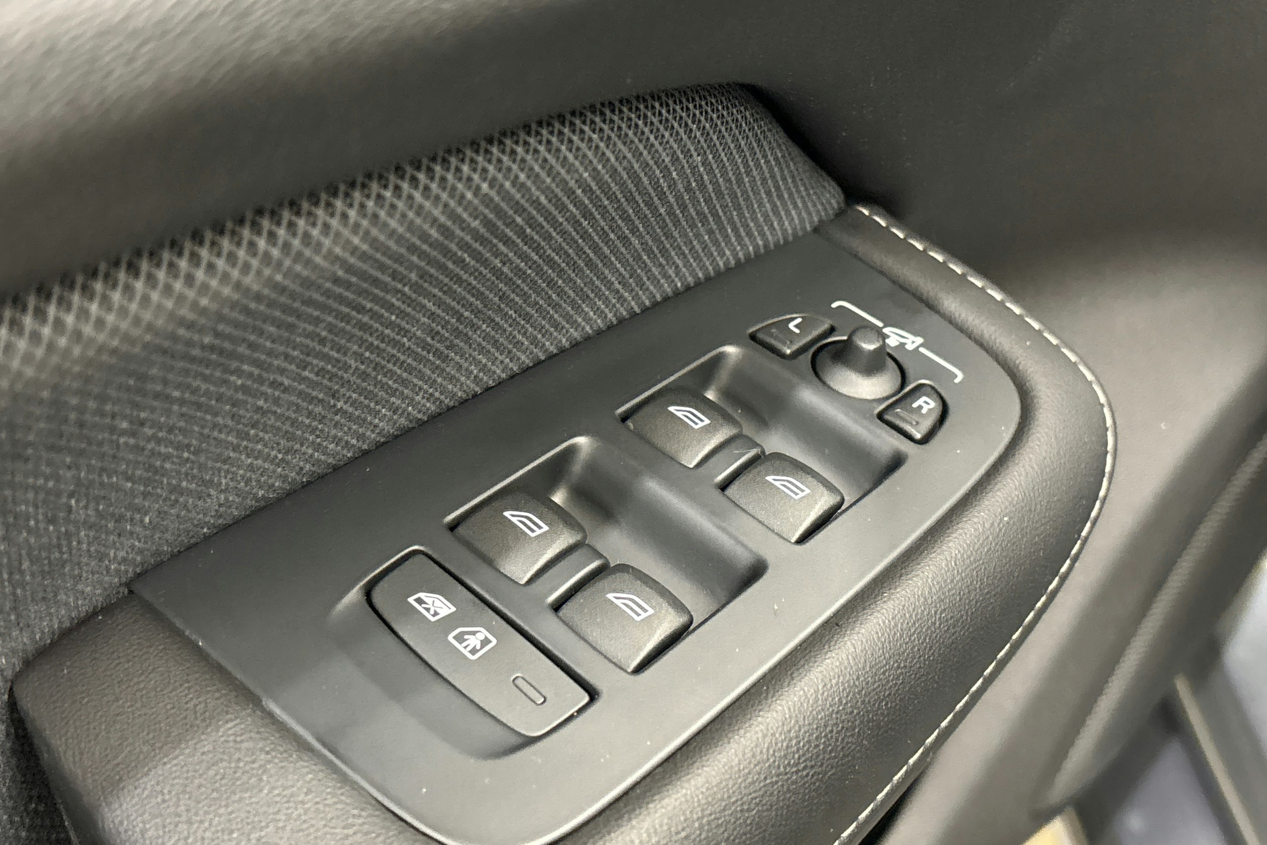 harmaa Volvo S60 2020 kuva 30.