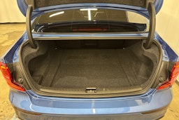 sininen Volvo S60 2020 kuva 13.