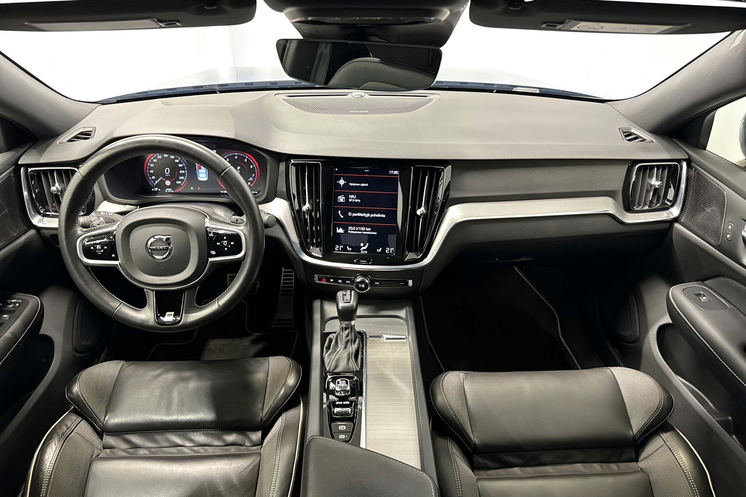 sininen Volvo S60 2020 kuva 14.