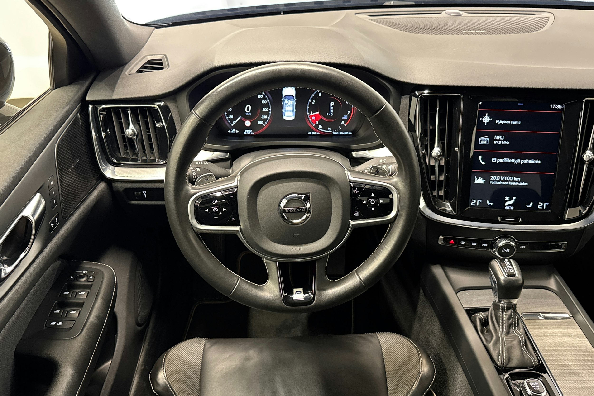 sininen Volvo S60 2020 kuva 15.