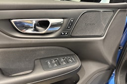 sininen Volvo S60 2020 kuva 16.