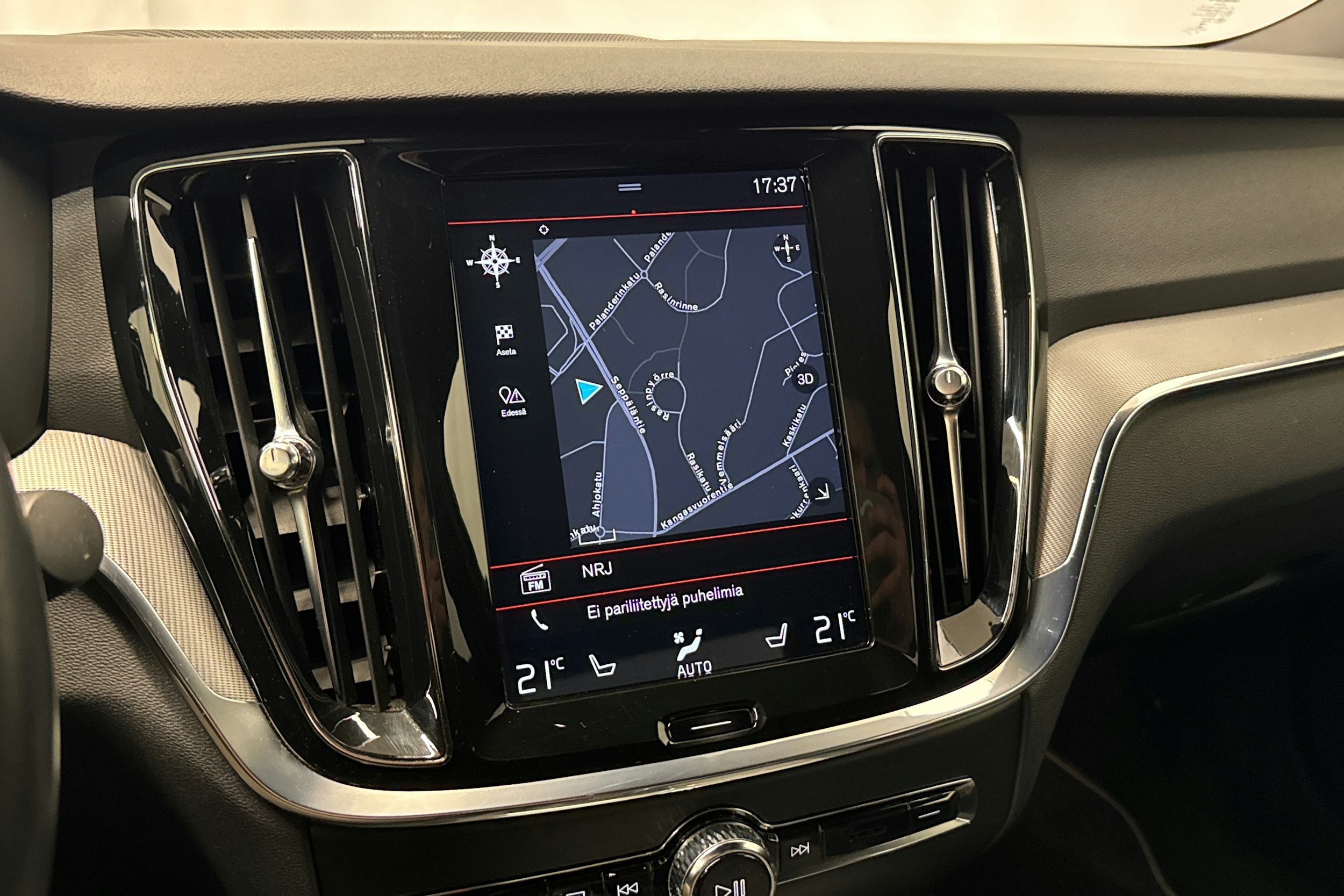 sininen Volvo S60 2020 kuva 21.