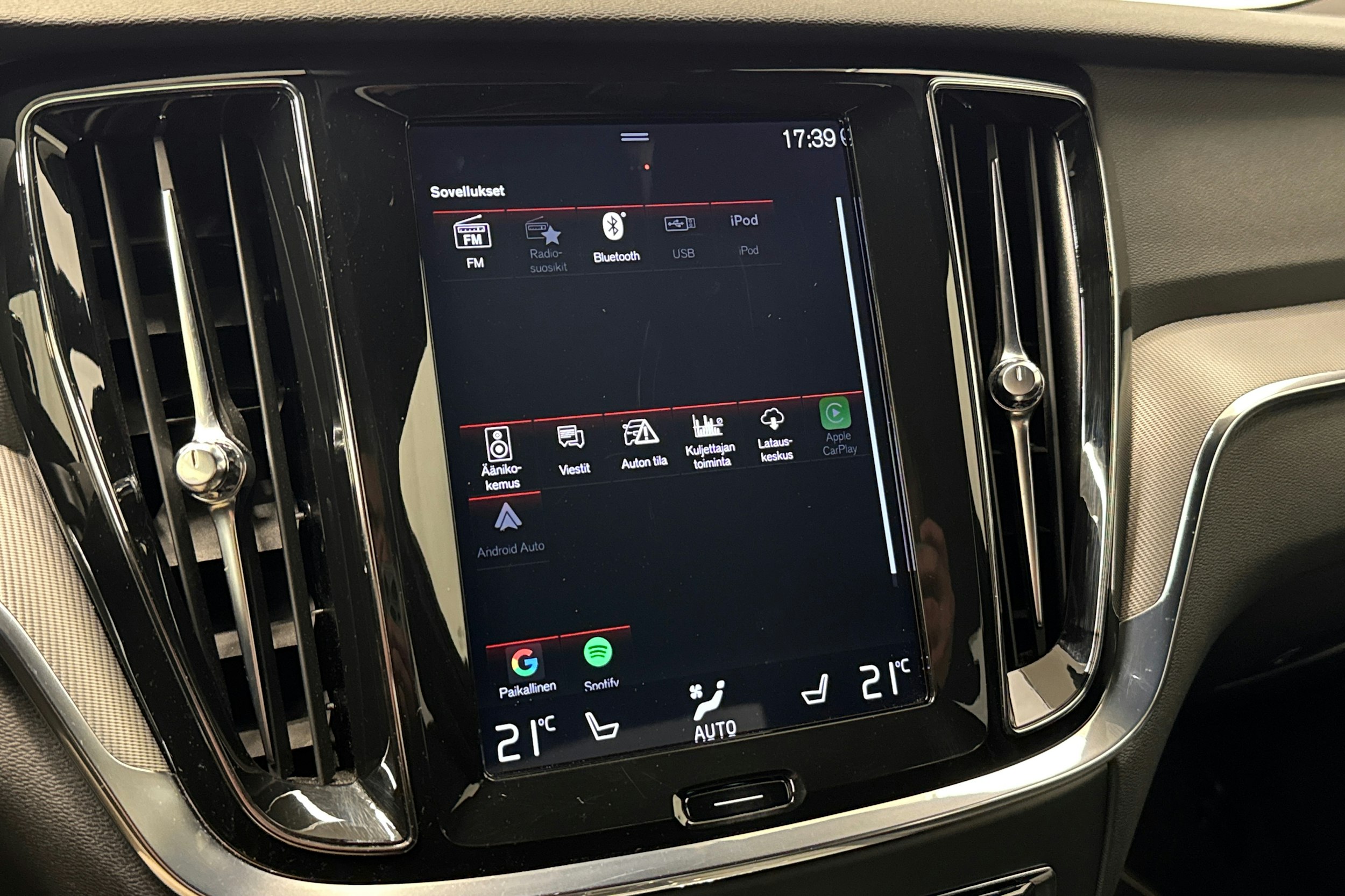 sininen Volvo S60 2020 kuva 23.