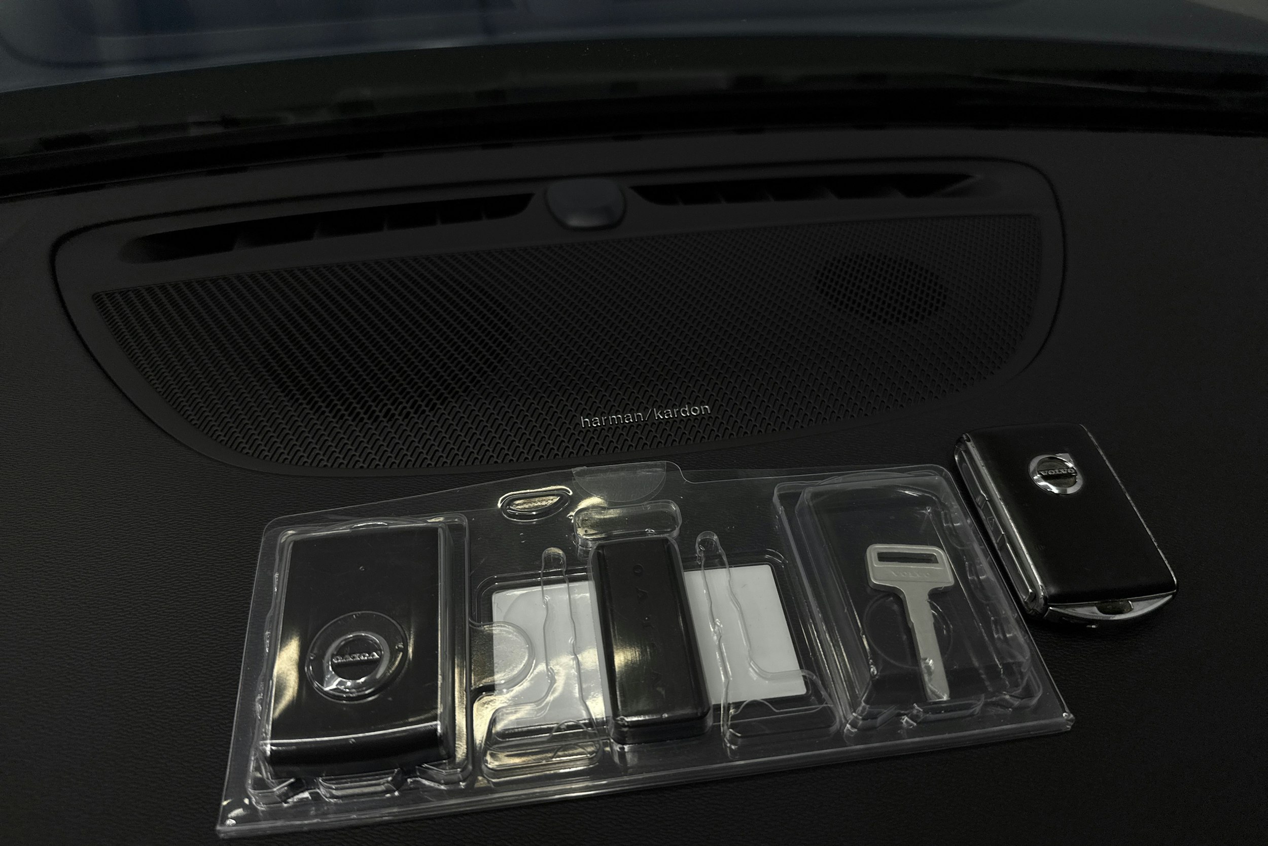 sininen Volvo S60 2020 kuva 29.