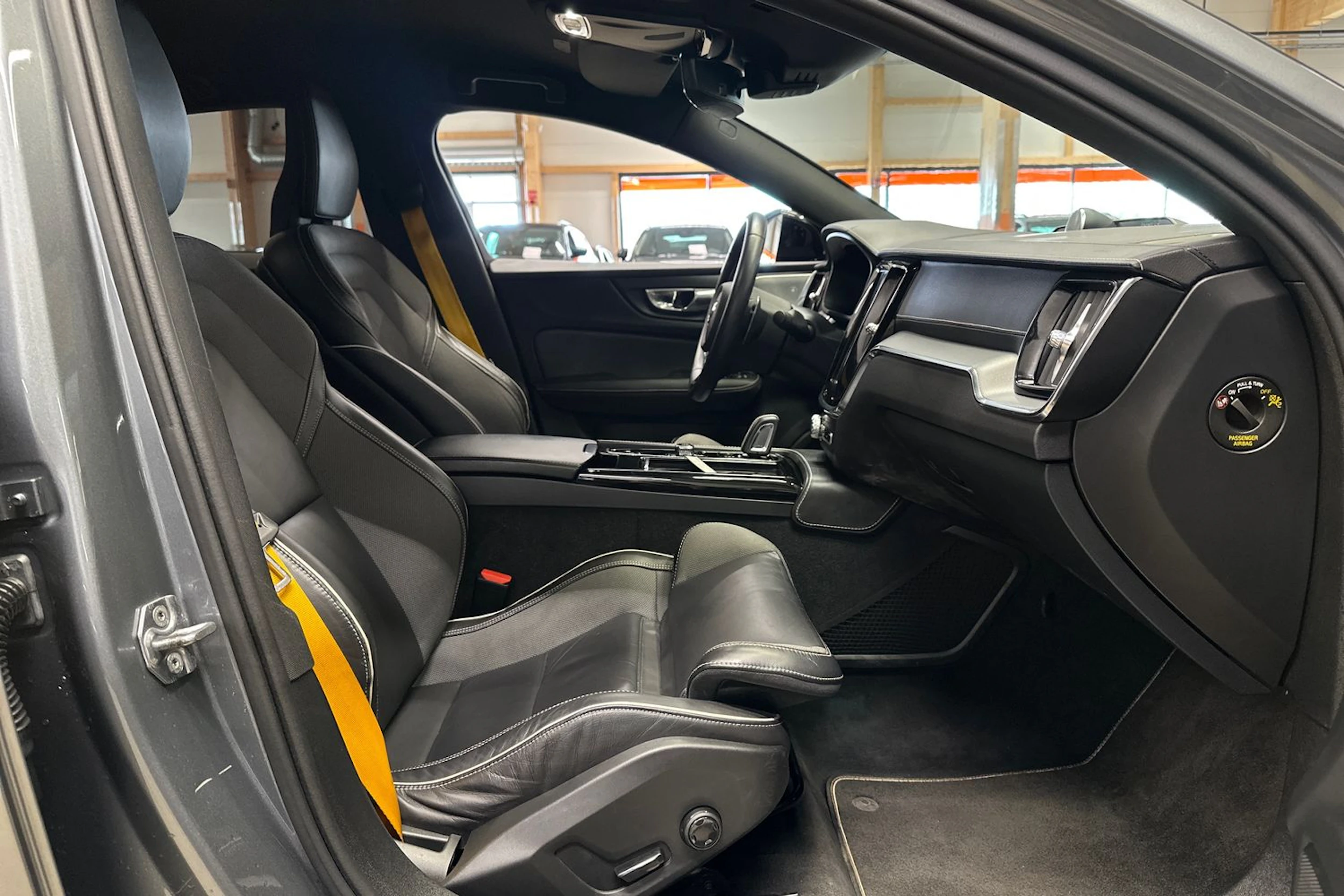 harmaa Volvo S60 2020 kuva 15.