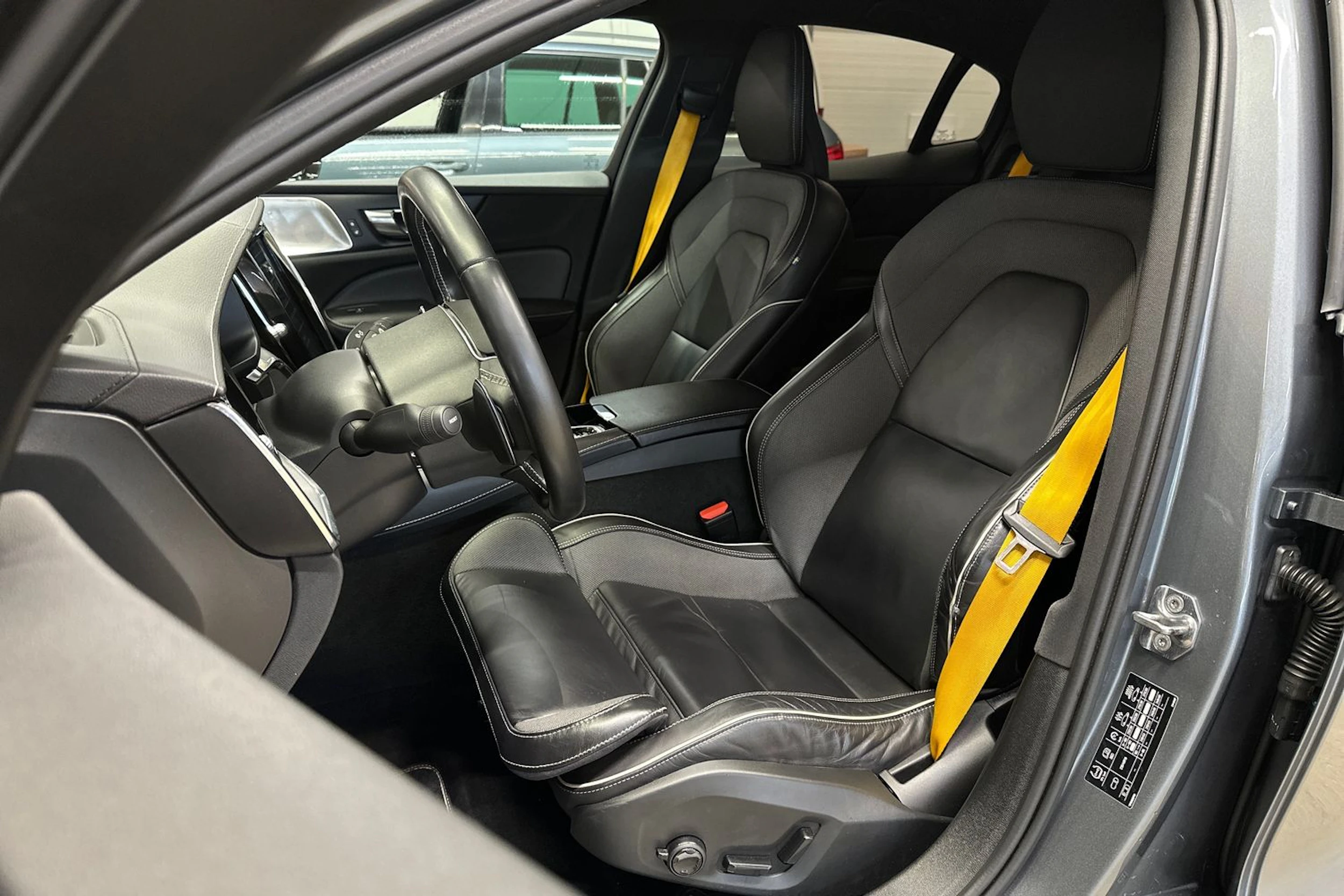 harmaa Volvo S60 2020 kuva 19.