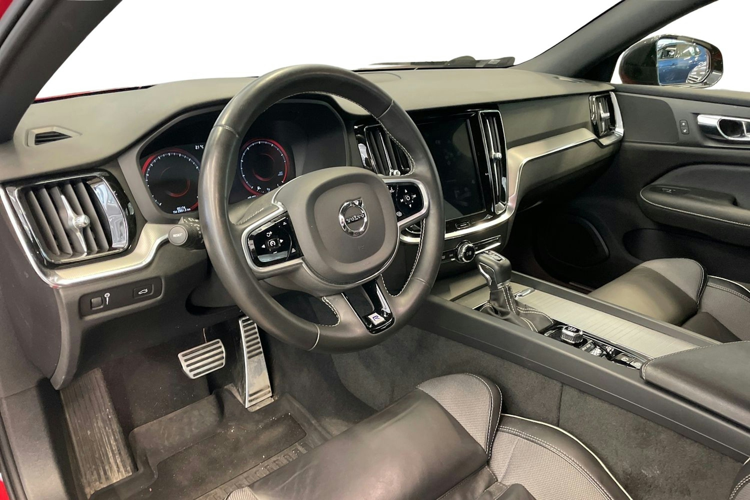 punainen Volvo S60 2020 kuva 3.