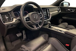 punainen Volvo S60 2020 kuva 6.