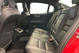 punainen Volvo S60 2020 kuva 8.