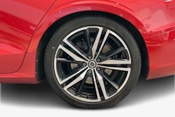 punainen Volvo S60 2020 kuva 9.