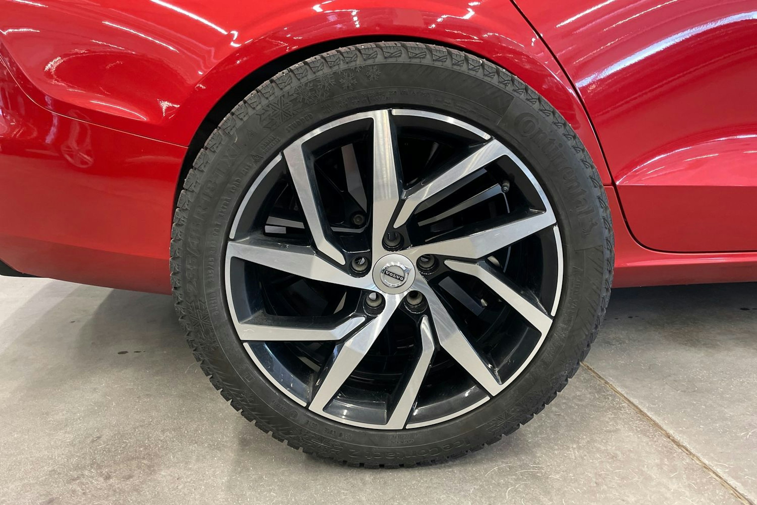 punainen Volvo S60 2020 kuva 10.
