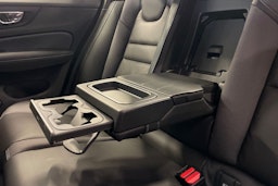 punainen Volvo S60 2020 kuva 13.