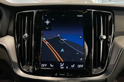 punainen Volvo S60 2020 kuva 18.