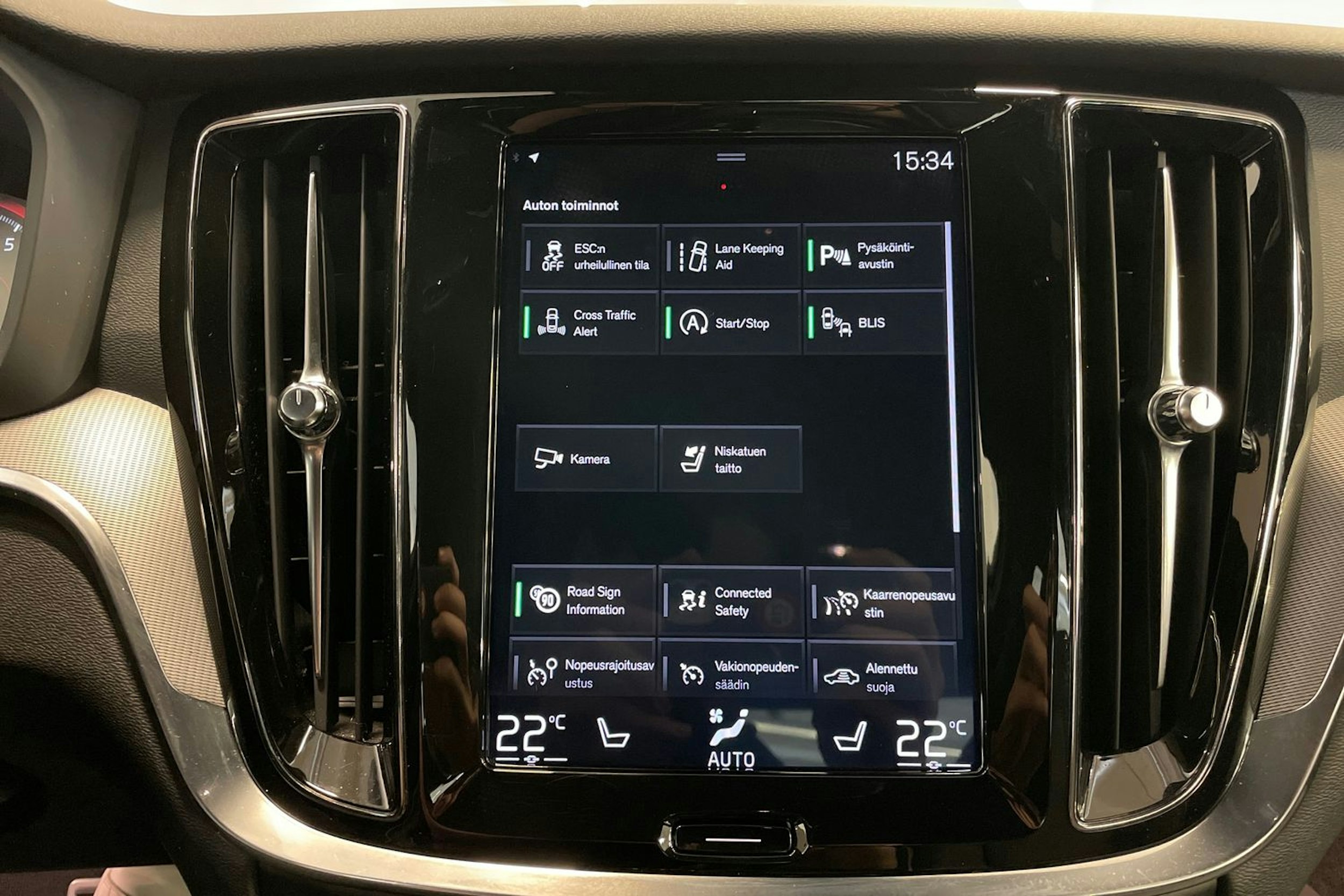 punainen Volvo S60 2020 kuva 20.