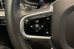 punainen Volvo S60 2020 kuva 23.