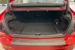 punainen Volvo S60 2020 kuva 27.
