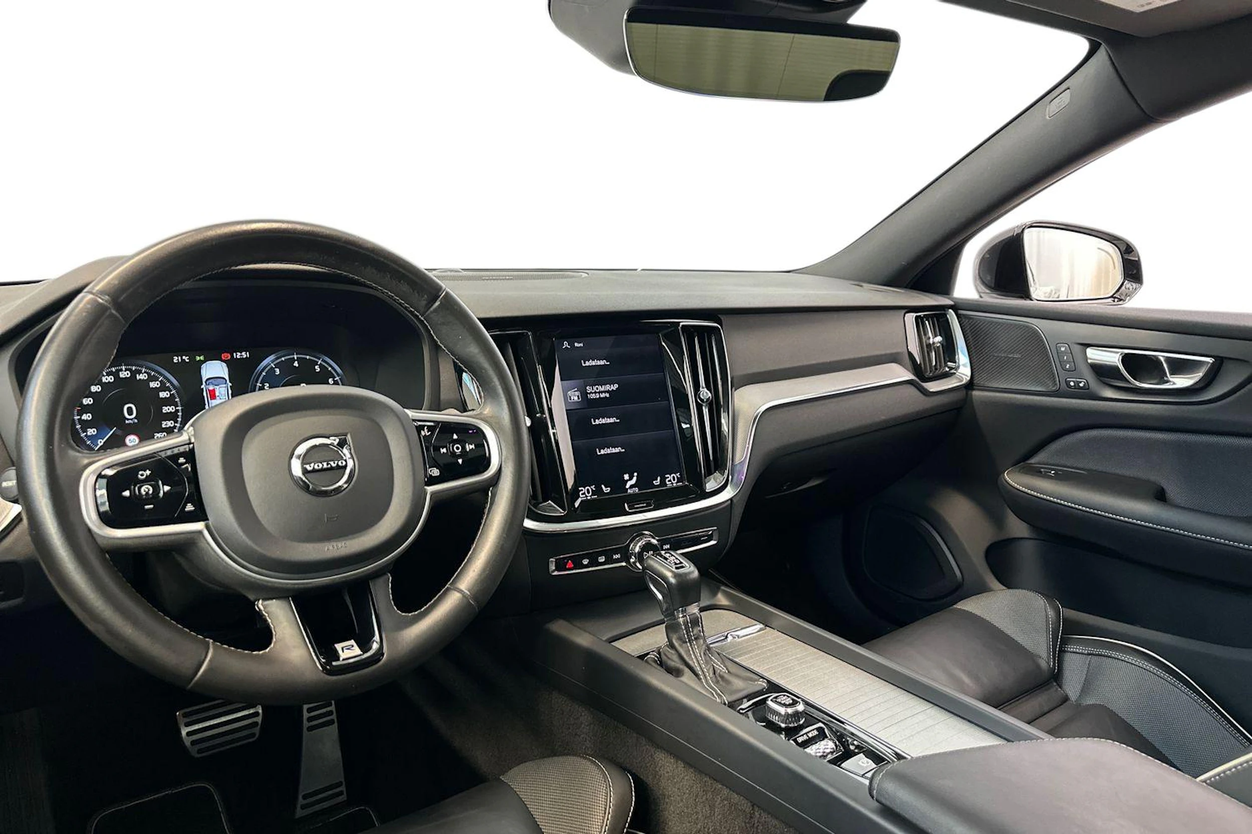 valkoinen Volvo S60 2020 kuva 6.