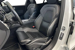 valkoinen Volvo S60 2020 kuva 7.