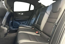 valkoinen Volvo S60 2020 kuva 8.
