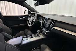 valkoinen Volvo S60 2020 kuva 12.