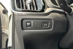 valkoinen Volvo S60 2020 kuva 16.