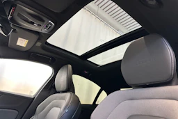 valkoinen Volvo S60 2020 kuva 28.